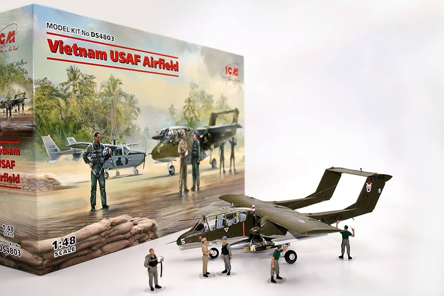 Amazon.com: ICM DS4803 - Plastic Military Plane Vietnam USAF